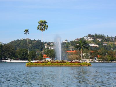 Island_of_Kandy_lake