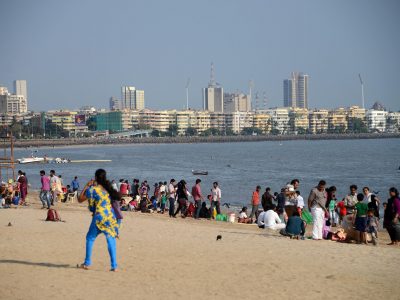 21 Couples And Families Enjoying Chowpatty Beach With Mumbai Marine Drive
